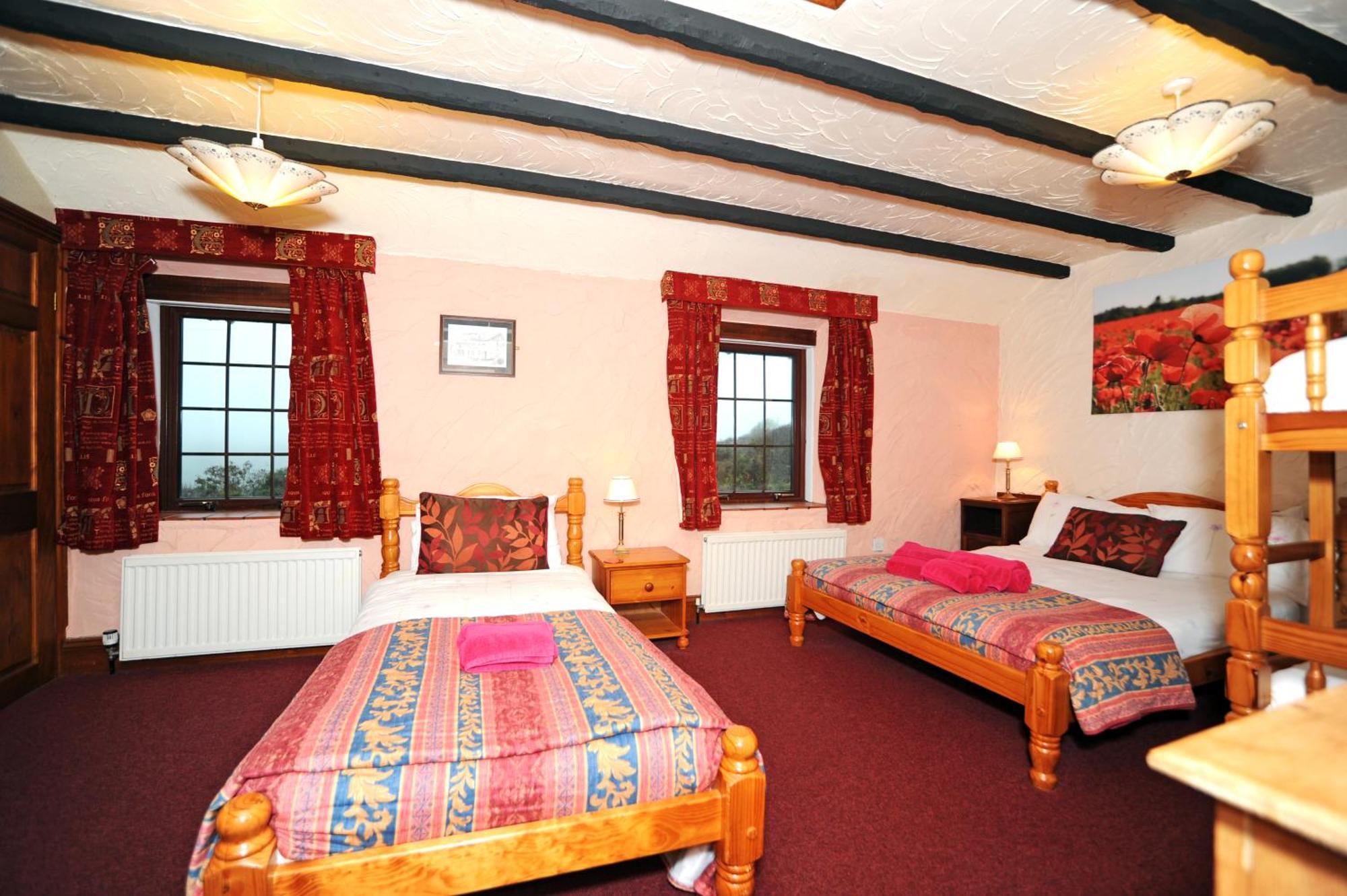 The West Country Inn Кловеллі Екстер'єр фото
