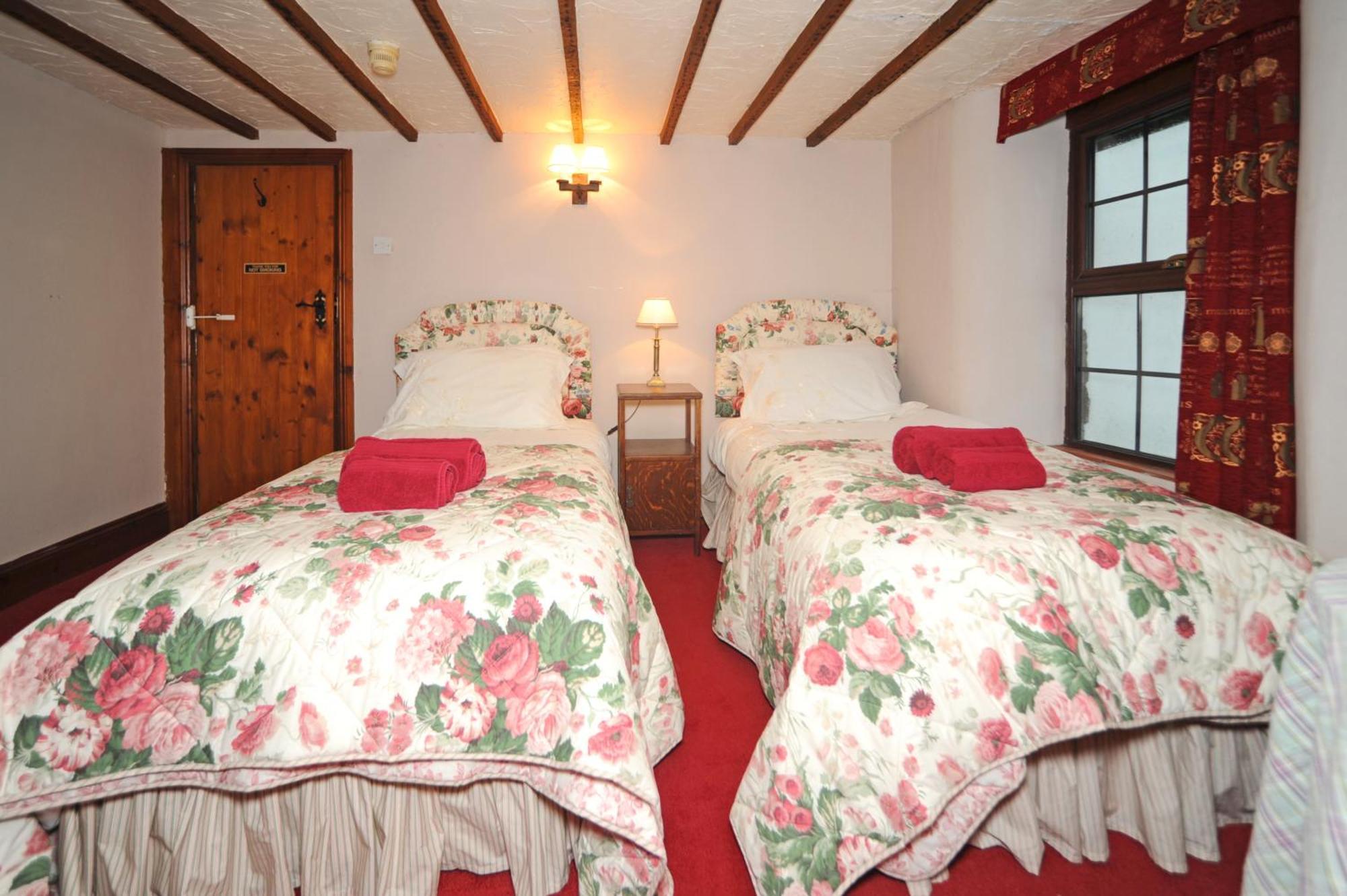 The West Country Inn Кловеллі Екстер'єр фото