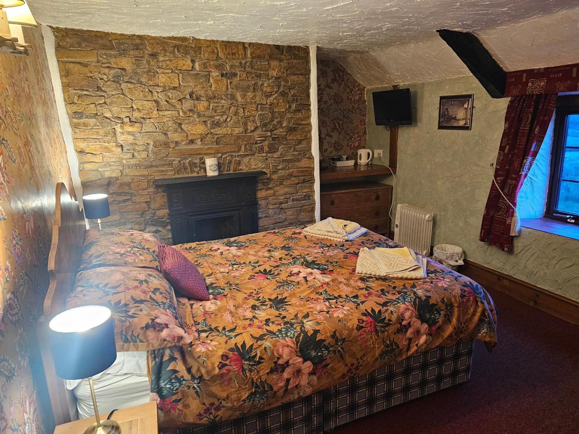 The West Country Inn Кловеллі Екстер'єр фото