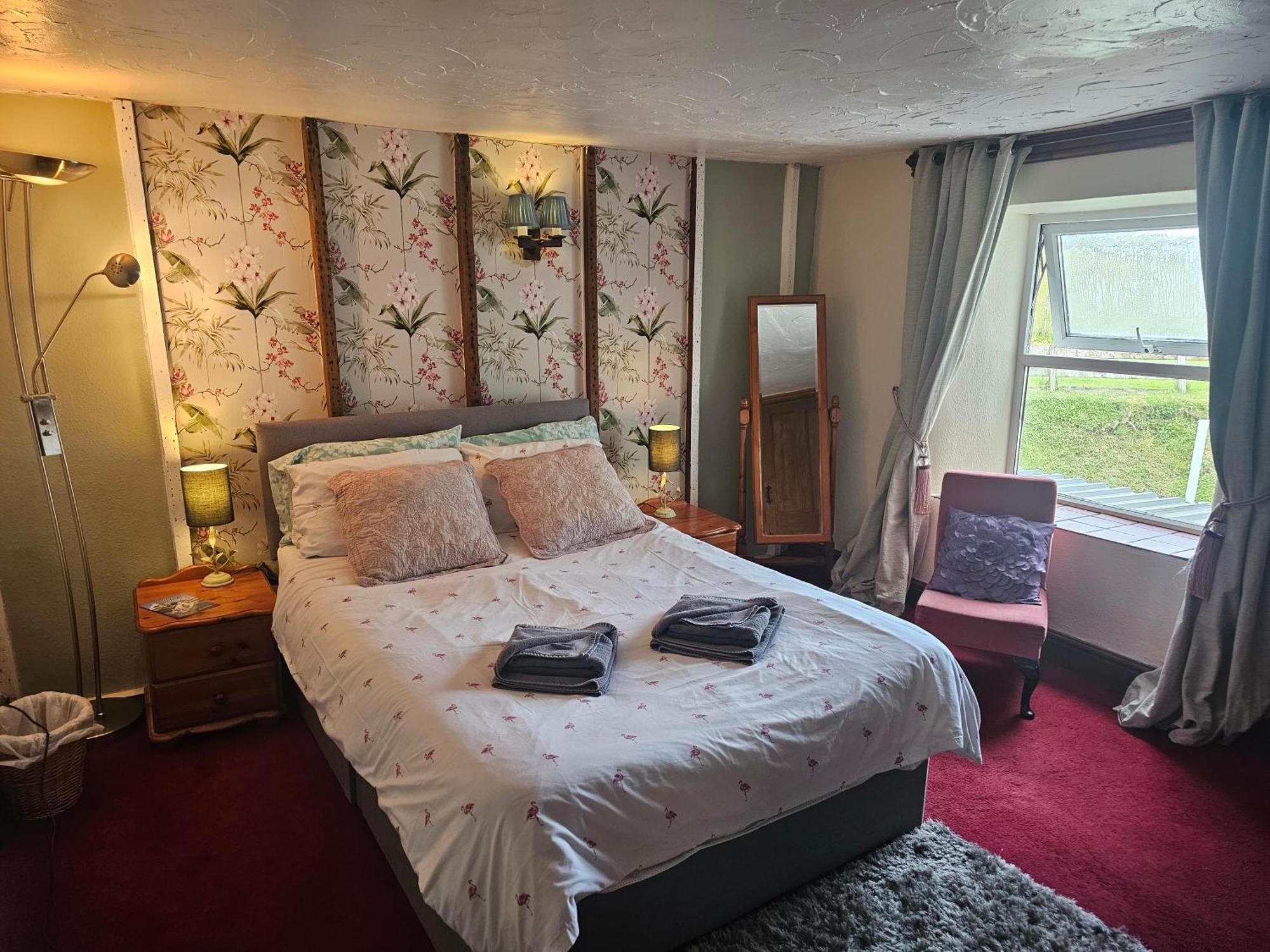 The West Country Inn Кловеллі Екстер'єр фото
