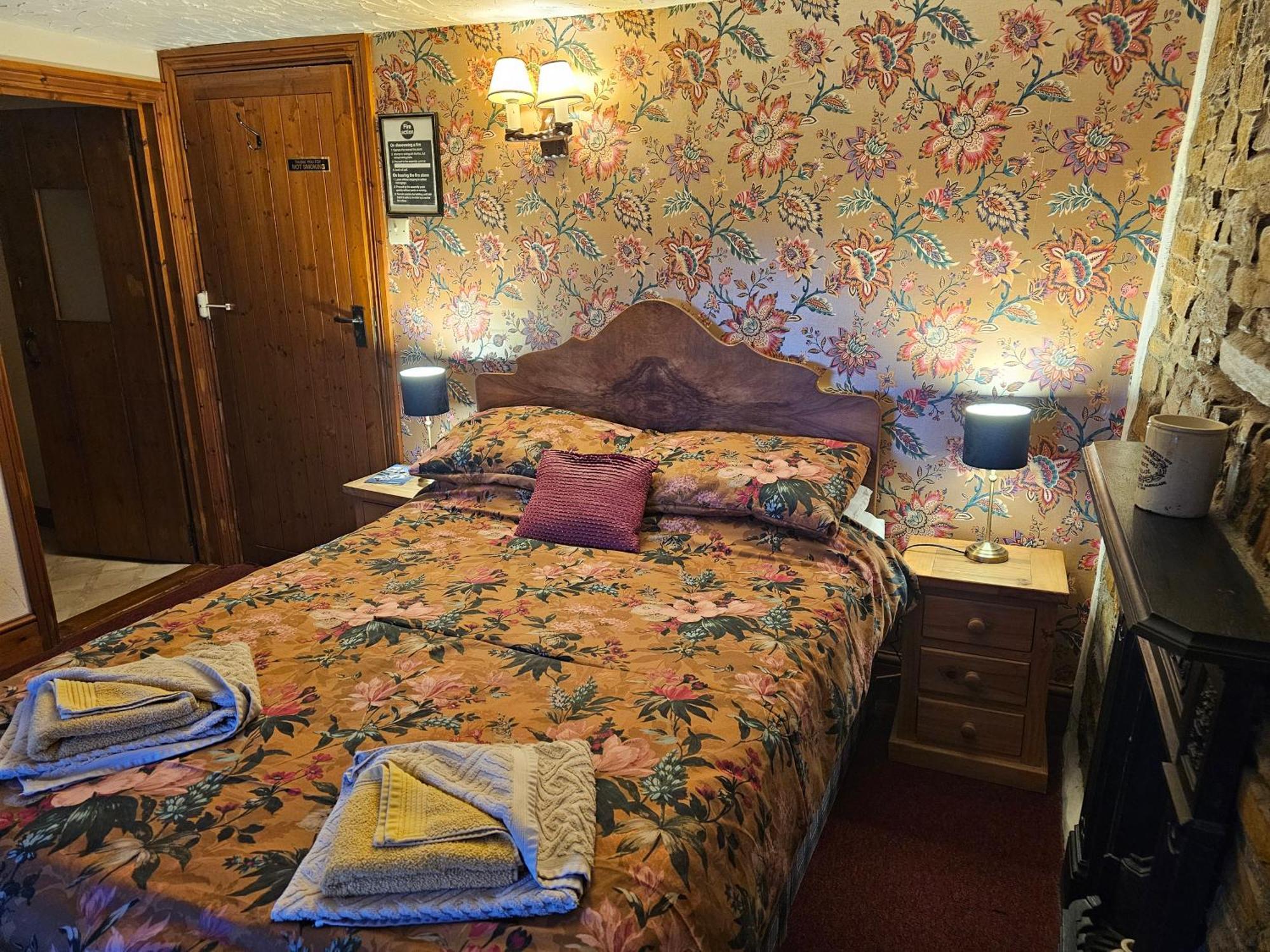 The West Country Inn Кловеллі Екстер'єр фото