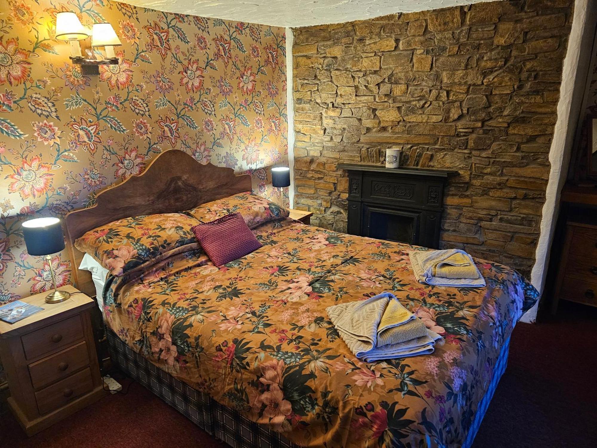 The West Country Inn Кловеллі Екстер'єр фото
