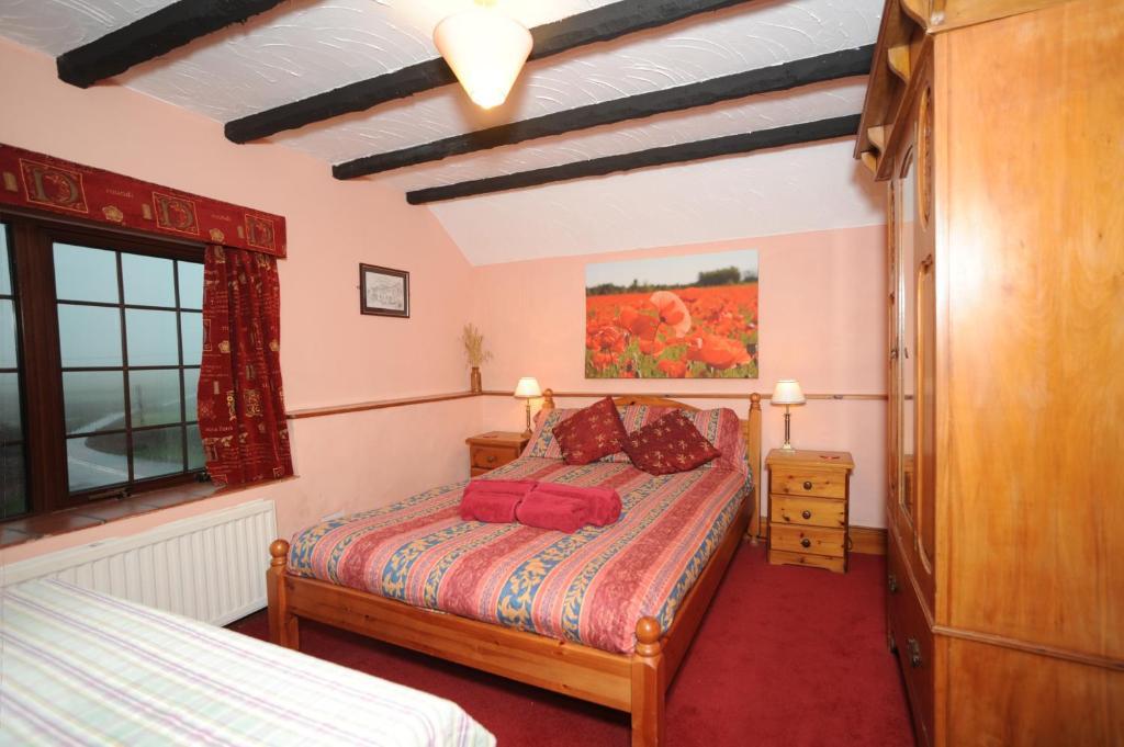 The West Country Inn Кловеллі Номер фото
