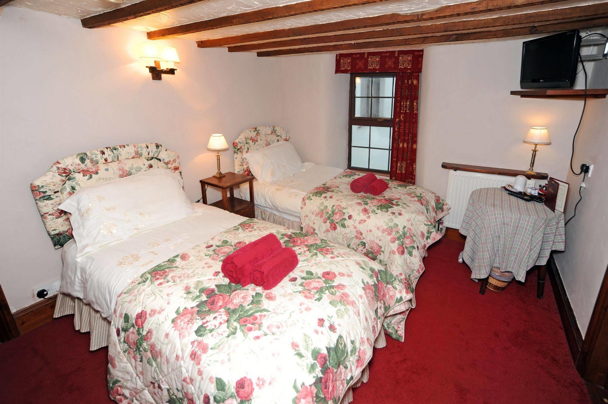 The West Country Inn Кловеллі Екстер'єр фото